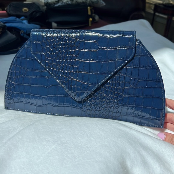 Joy & Iman Convertible Clutch/Crossbody - Picture 5 of 8